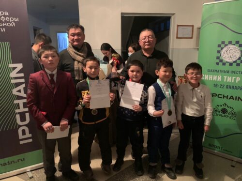 Наши дети на областном  турнире по шахмату, проведенном в средней общеобразовательной школе 7 имени Матена Сыдыкова, завоевали призовые места