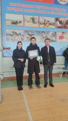 Сборная школы заняла III место среди юношей школ города Нарын по волейболу