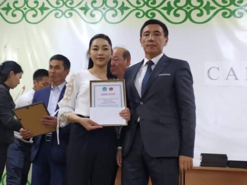 Оличники учебы и активисты были награждены дипломами мэра города Нарын